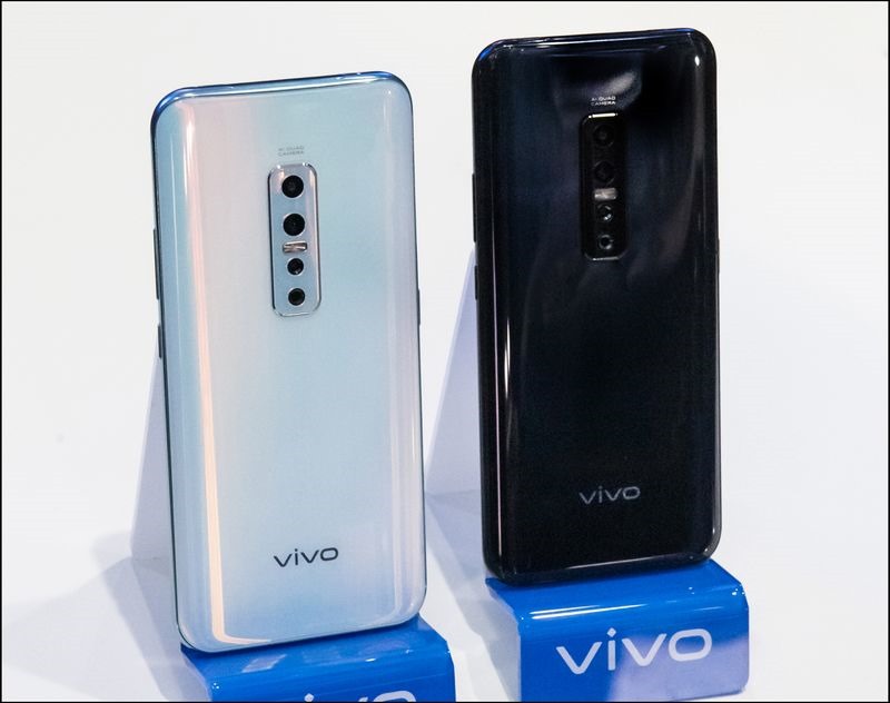 vivo V17 Pro 琉璃白、V17 Pro 流光之夜(直立)