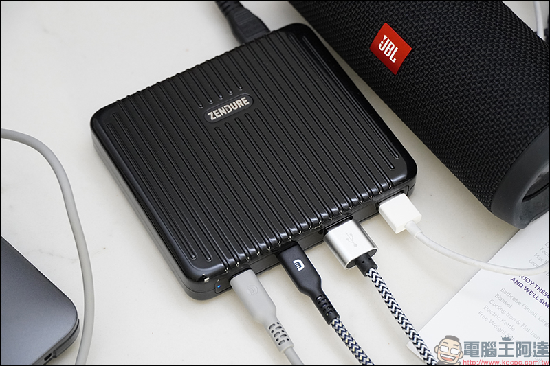 Zendure SuperTank 地表最強行動電源 開箱動手玩：27,000mAh 、USB-C PD(100W+60W)雙輸出、可充筆電、可帶上飛機（同場加映：Zendure 多款強悍充電配件） - 電腦王阿達