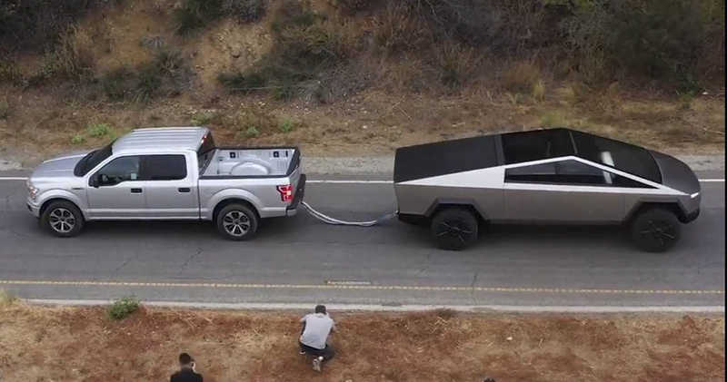 脫韁野馬 Ford Mustang 原型電動賽車動力有多狂？影片直接浮前輪給你看 - 電腦王阿達