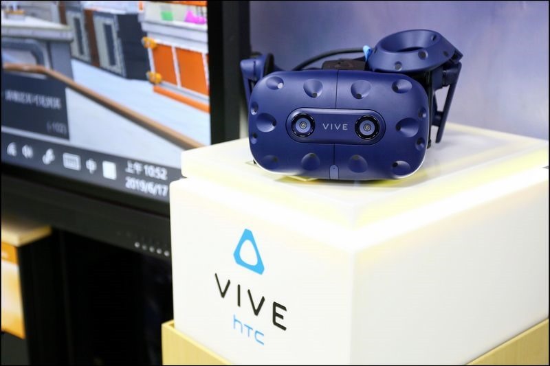 HTC新聞照片六-臺北市仁愛國中科技中心導入HTC VIVE Pro及內容