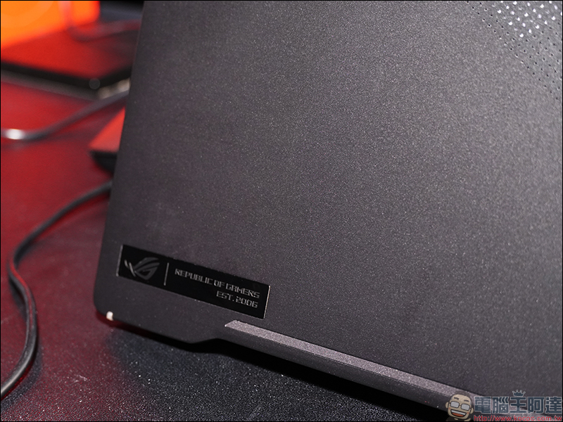 華碩 ROG Zephyrus G14 電競筆電超吸睛 LED 上蓋自由打造專屬燈效、 ROG Strix GA15/GA35 電競桌機動眼看 - 電腦王阿達