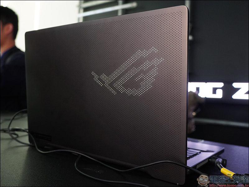 華碩 ROG Zephyrus G14 電競筆電超吸睛 LED 上蓋自由打造專屬燈效、 ROG Strix GA15/GA35 電競桌機動眼看 - 電腦王阿達