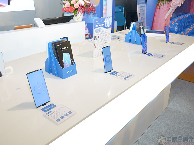 全台第一家 vivo 體驗店 落腳高雄夢時代，開幕期間「五利全開」！ - 電腦王阿達