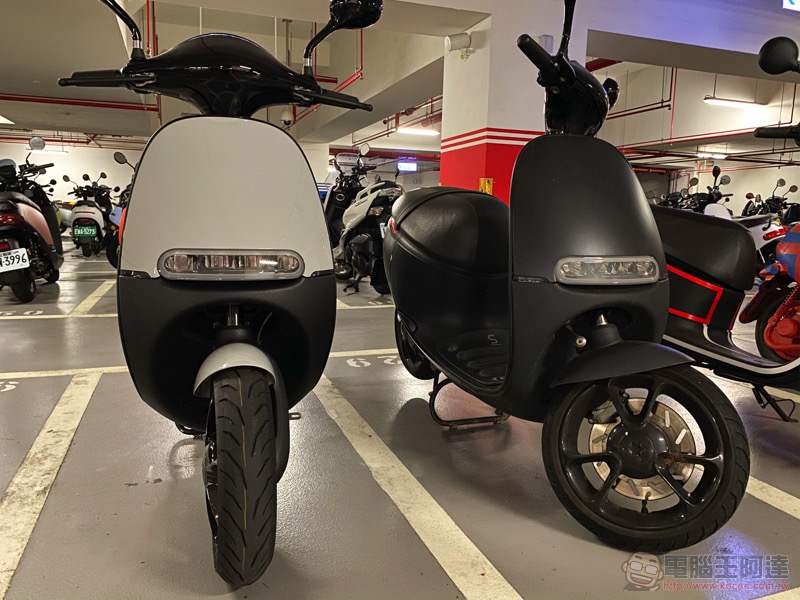 關閉暗黑模式， Gogoro S1 冰岩灰 實車動眼看 - 電腦王阿達