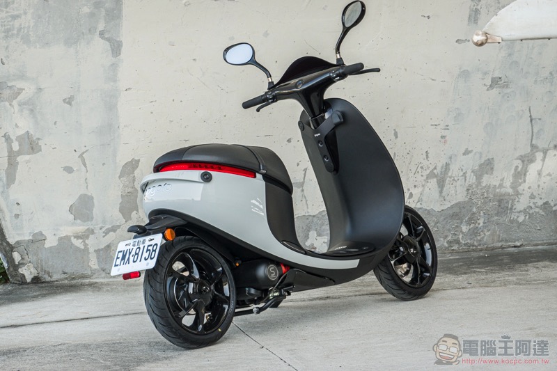 關閉暗黑模式， Gogoro S1 冰岩灰 實車動眼看 - 電腦王阿達