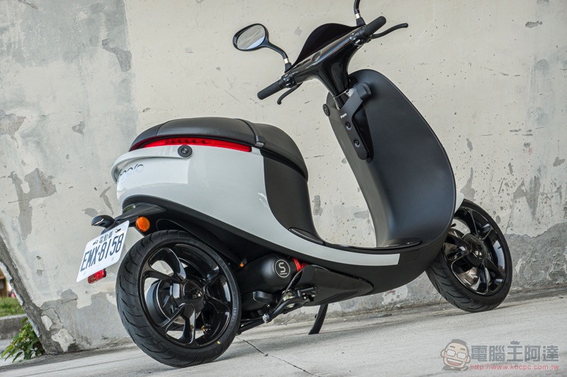 關閉暗黑模式， Gogoro S1 冰岩灰 實車動眼看 - 電腦王阿達