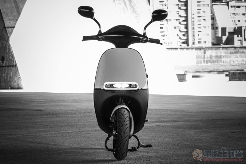 關閉暗黑模式， Gogoro S1 冰岩灰 實車動眼看 - 電腦王阿達