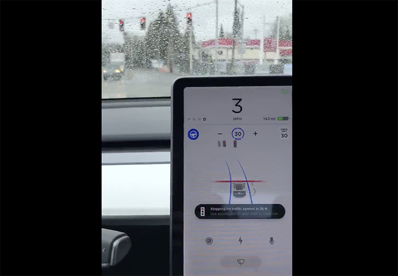 Tesla Autopilot 神預警影片 ：比駕駛還早看到單車並及時警示 - 電腦王阿達