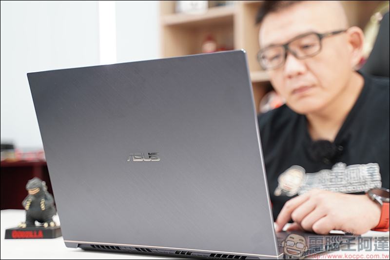 ASUS ProArt StudioBook 17 (H700) 開箱，搭載Pantone認證高色彩精準度螢幕的創作者筆電 - 電腦王阿達