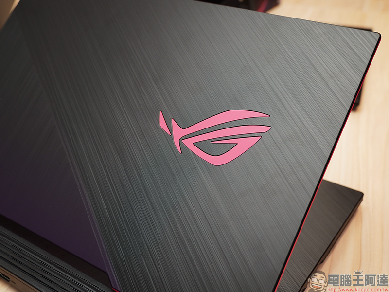 華碩首款雙螢幕電競筆電 ROG Zephyrus Duo 15 等 ROG 筆電新品搶先動眼看 - 電腦王阿達