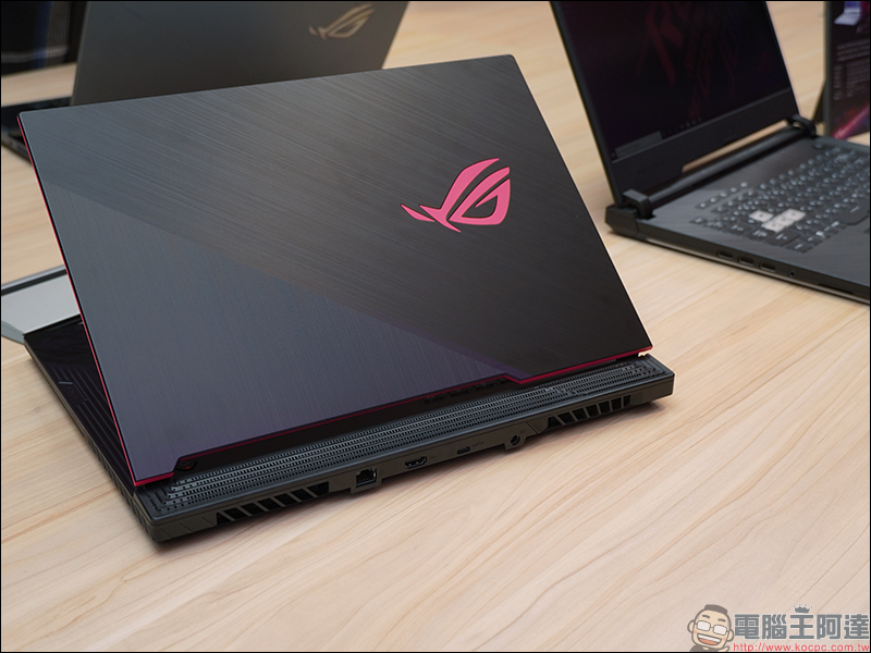 華碩首款雙螢幕電競筆電 ROG Zephyrus Duo 15 等 ROG 筆電新品搶先動眼看 - 電腦王阿達