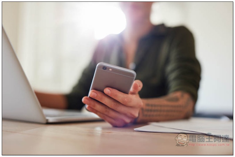 Smart phone in hand of a woman