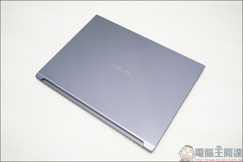 ASUS ProArt StudioBook 17 (H700) 開箱，搭載Pantone認證高色彩精準度螢幕的創作者筆電 - 電腦王阿達