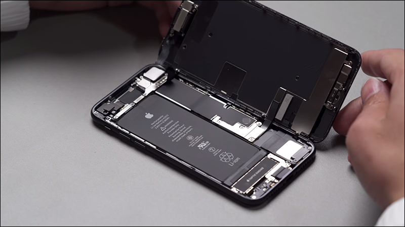 iFixit 拆解 iPhone SE （第 2 代）報告出爐，同時比較 iPhone 8 零件互換可能性 - 電腦王阿達