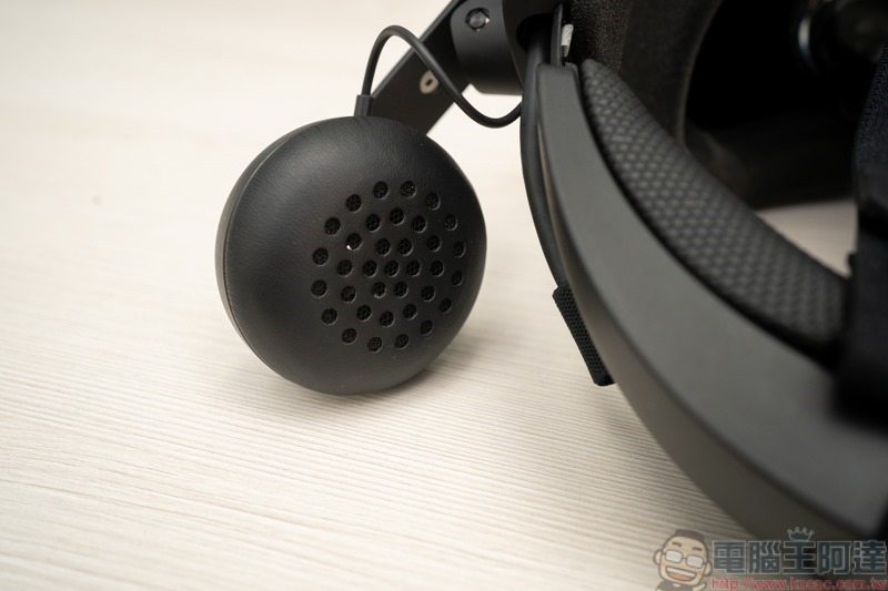 HTC Vive Cosmos Elite 開箱 - 11