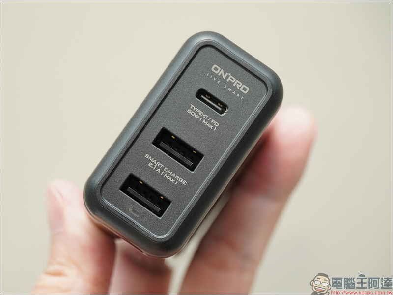 ONPRO UC-PD60W 3 孔萬國急速 USB 充電器開箱：支援 PD 60W 快充，可充筆電、Switch 等裝置，附多國轉接插頭，出國旅行充電更便利！ - 電腦王阿達