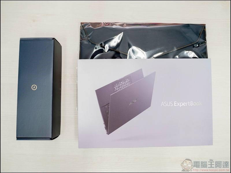 ASUS ExpertBook B9450FA 開箱 - 02