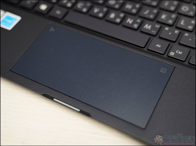 ASUS ExpertBook B9450FA 開箱 - 19