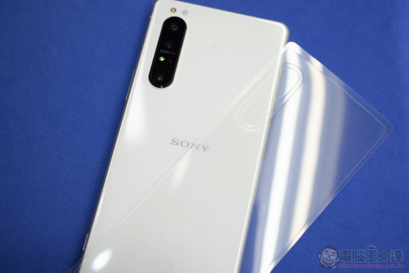 Xperia 1 II 的日系美型 當然要靠膜斯密碼專屬 imos 康寧玻璃保護貼 / 軍規防震殼 / 藍寶石鏡頭貼 防護起來！ - 電腦王阿達