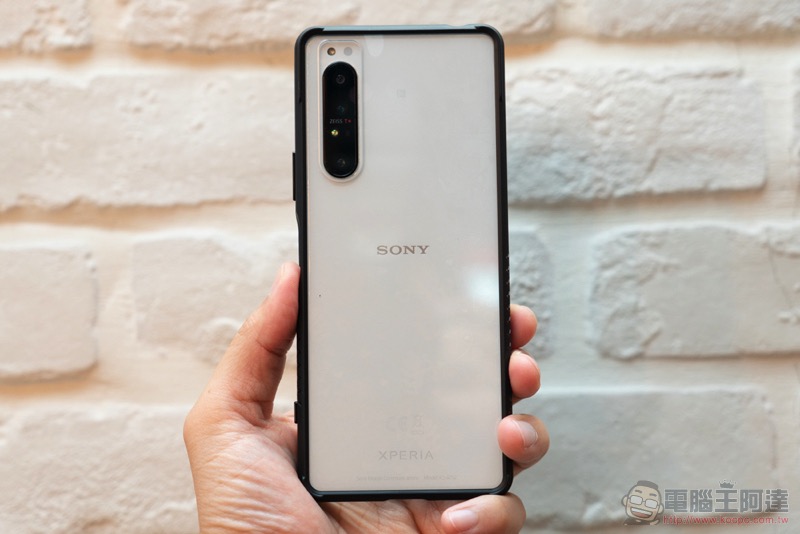 Xperia 1 II 的日系美型 當然要靠膜斯密碼專屬 imos 康寧玻璃保護貼 / 軍規防震殼 / 藍寶石鏡頭貼 防護起來！ - 電腦王阿達