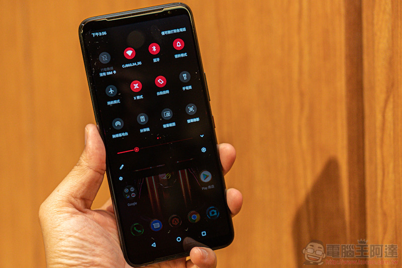 ROG Phone 3 效能再進化：最新 144Hz 螢幕體驗前代也能擁有！（動手玩） - 電腦王阿達