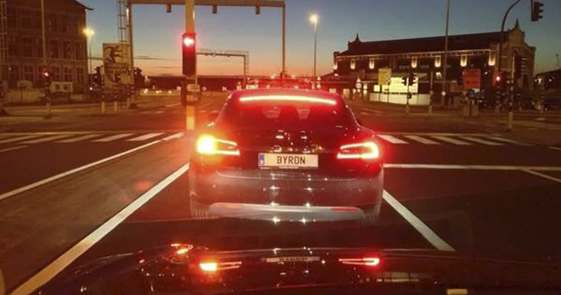 Tesla 駕駛視覺系統將可辨認「自家人」 - 電腦王阿達