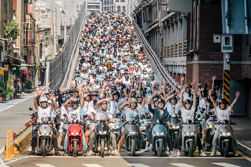 Gogoro 快閃台北橋第五年，3,500 台電動車共襄盛舉狠甩世界紀錄 - 電腦王阿達