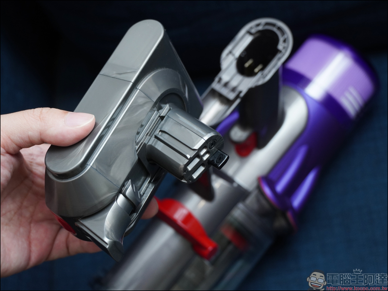 Dyson Digital Slim™ 輕量無線吸塵器開箱動手玩：重量減輕、吸力依舊強大！新增 LED 隙縫清潔吸頭、低處清潔轉接頭，日常清潔更輕鬆！ - 電腦王阿達