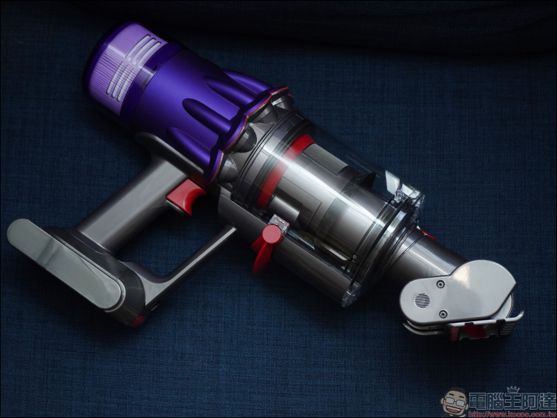 Dyson Digital Slim™ 輕量無線吸塵器開箱動手玩：重量減輕、吸力依舊強大！新增 LED 隙縫清潔吸頭、低處清潔轉接頭，日常清潔更輕鬆！ - 電腦王阿達