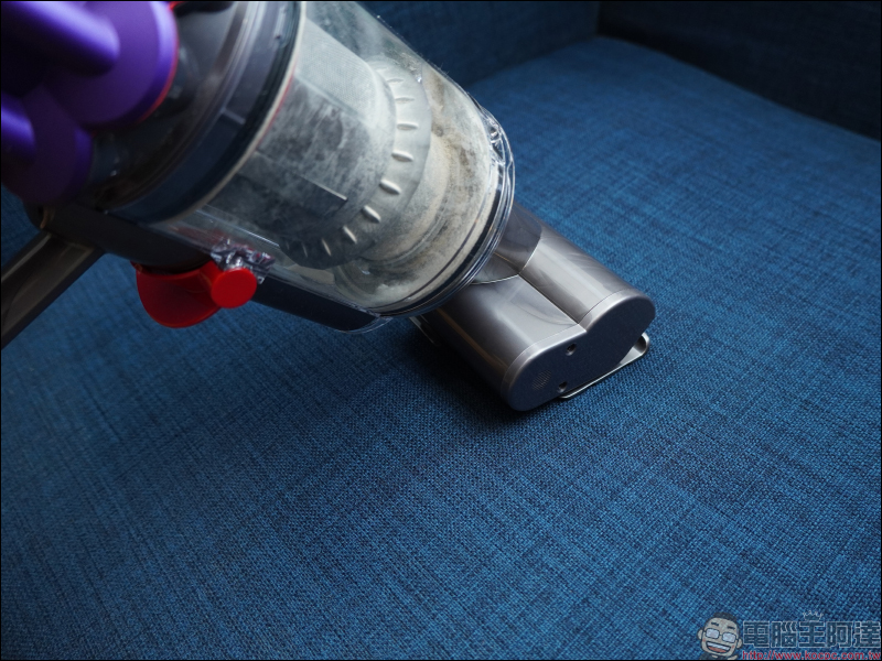 Dyson Digital Slim™ 輕量無線吸塵器開箱動手玩：重量減輕、吸力依舊強大！新增 LED 隙縫清潔吸頭、低處清潔轉接頭，日常清潔更輕鬆！ - 電腦王阿達