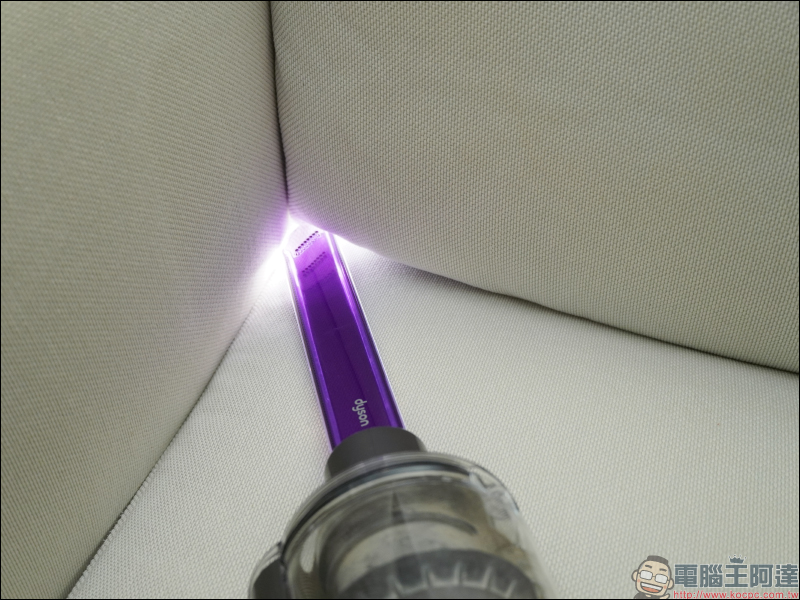 Dyson Digital Slim™ 輕量無線吸塵器開箱動手玩：重量減輕、吸力依舊強大！新增 LED 隙縫清潔吸頭、低處清潔轉接頭，日常清潔更輕鬆！ - 電腦王阿達