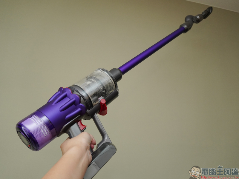 Dyson Digital Slim™ 輕量無線吸塵器開箱動手玩：重量減輕、吸力依舊強大！新增 LED 隙縫清潔吸頭、低處清潔轉接頭，日常清潔更輕鬆！ - 電腦王阿達