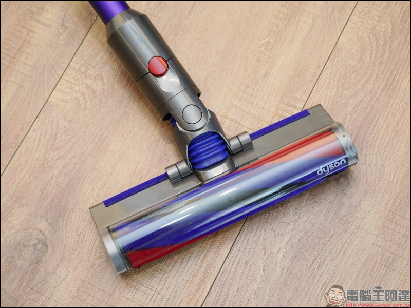 Dyson Digital Slim™ 輕量無線吸塵器開箱動手玩：重量減輕、吸力依舊強大！新增 LED 隙縫清潔吸頭、低處清潔轉接頭，日常清潔更輕鬆！ - 電腦王阿達