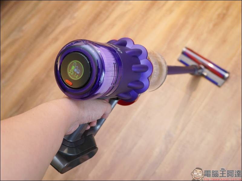 Dyson Digital Slim™ 輕量無線吸塵器開箱動手玩：重量減輕、吸力依舊強大！新增 LED 隙縫清潔吸頭、低處清潔轉接頭，日常清潔更輕鬆！ - 電腦王阿達