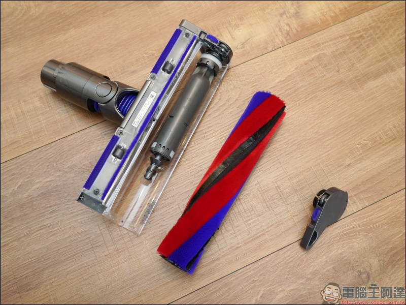 Dyson Digital Slim™ 輕量無線吸塵器開箱動手玩：重量減輕、吸力依舊強大！新增 LED 隙縫清潔吸頭、低處清潔轉接頭，日常清潔更輕鬆！ - 電腦王阿達