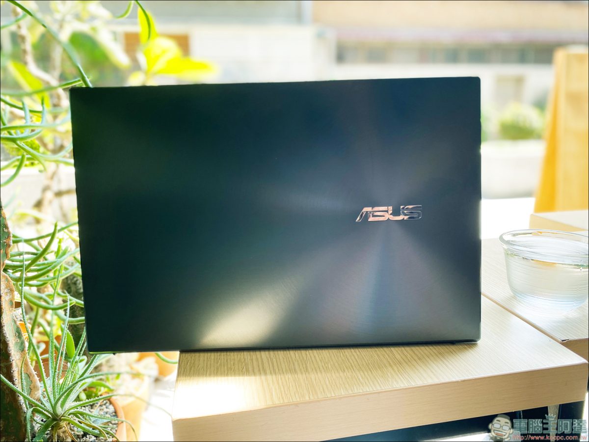 恆•美力 ASUS ZenBook 13 UX325 開箱、評測 - 電腦王阿達