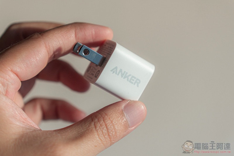 升級 iPhone 12 快充超輕鬆，ANKER 20W「超級豆腐頭」充電器開箱體驗 - 電腦王阿達