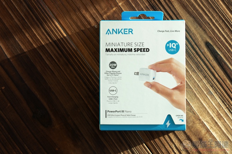 升級 iPhone 12 快充超輕鬆，ANKER 20W「超級豆腐頭」充電器開箱體驗 - 電腦王阿達