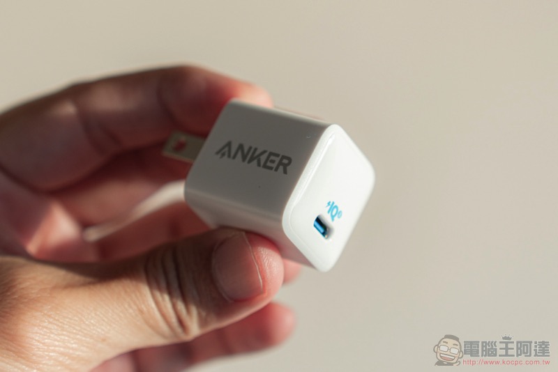 升級 iPhone 12 快充超輕鬆，ANKER 20W「超級豆腐頭」充電器開箱體驗 - 電腦王阿達