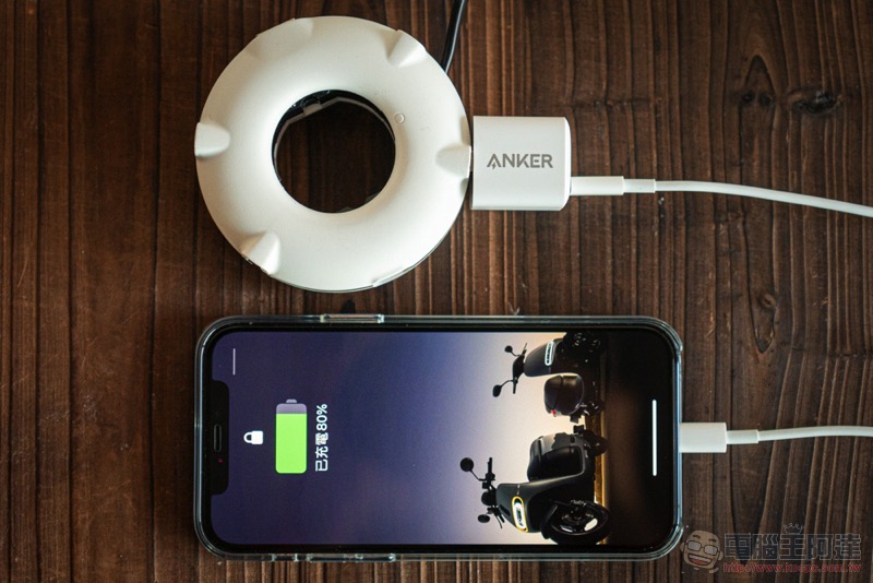 升級 iPhone 12 快充超輕鬆，ANKER 20W「超級豆腐頭」充電器開箱體驗 - 電腦王阿達