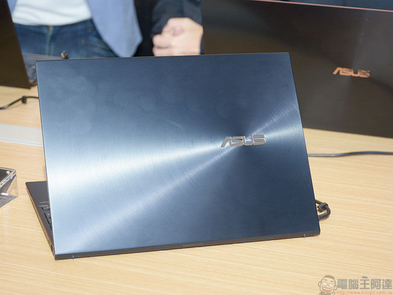 全球最薄 OLED 翻轉筆電 ZenBook Flip S 與 ZenBook S 在台推出，筆電、平板盡情變換 - 電腦王阿達