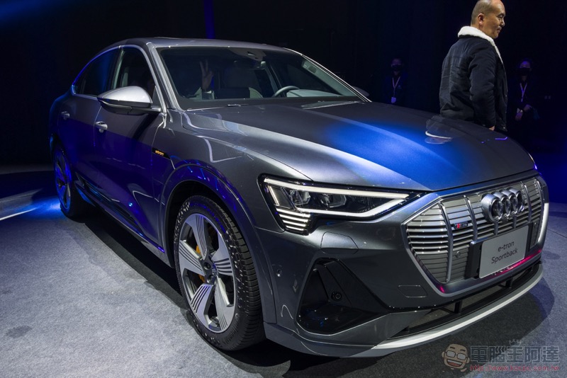 Audi e-tron 電動 SUV 正式在台開賣，更「黃金比例」的 55 quattro advanced 驚喜登場 - 電腦王阿達