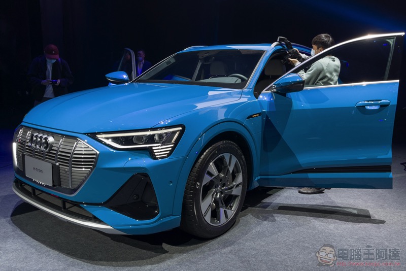 Audi e-tron 電動 SUV 正式在台開賣，更「黃金比例」的 55 quattro advanced 驚喜登場 - 電腦王阿達