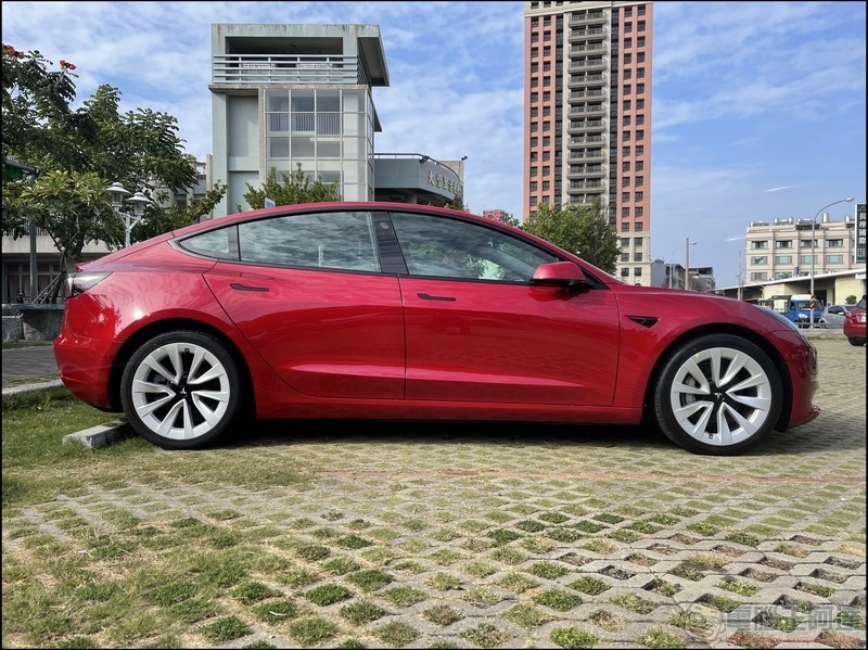 特斯拉 TESLA Model 3 2021 款開箱 - 02