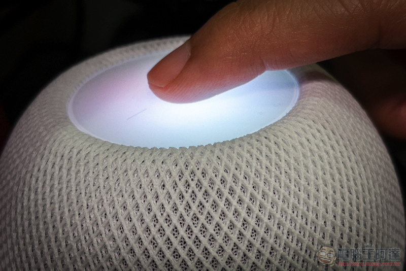 HomePod mini 開箱體驗：一顆就能敲開蘋果智慧家門，兩顆更是不嫌多 - 電腦王阿達