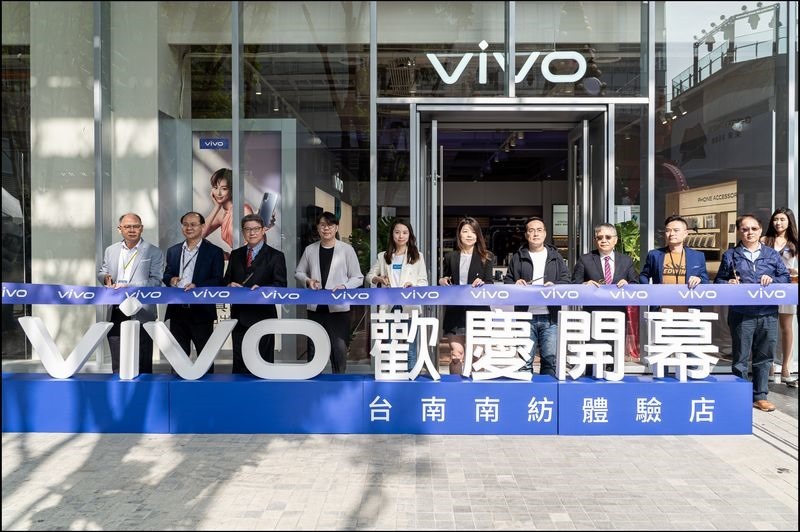 vivo繼在高雄、台北和台中開設體驗店後，今宣布進駐台南佔地最大購物商場--南紡購物中心A2館