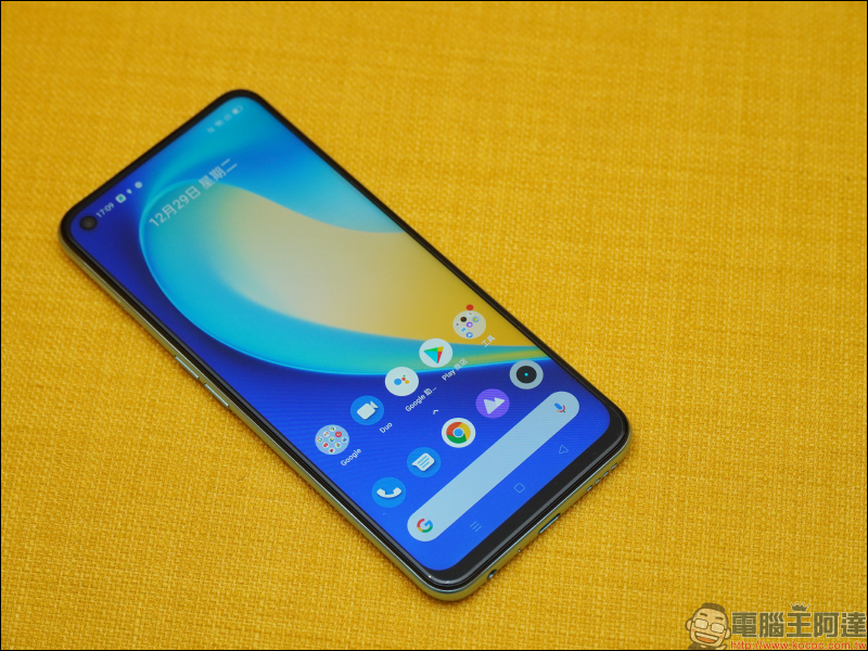 realme 7 5G 開箱動手玩｜天璣 800U 處理器、5G+5G 雙卡雙待、120Hz 更新率螢幕、5000mAh大電量與 30W Dart 閃充，萬元內 5G 超值選擇 - 電腦王阿達