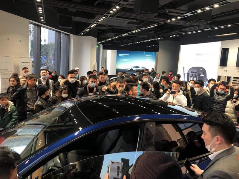 Tesla 官方傳將推出售後升級服務，電動尾門、音響、加熱方向盤都有望能回原廠升級？ - 電腦王阿達