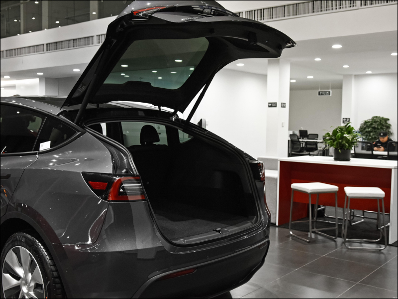 Tesla Model Y 價格以外還有驚喜？ 中國版實拍看更多細節 - 電腦王阿達