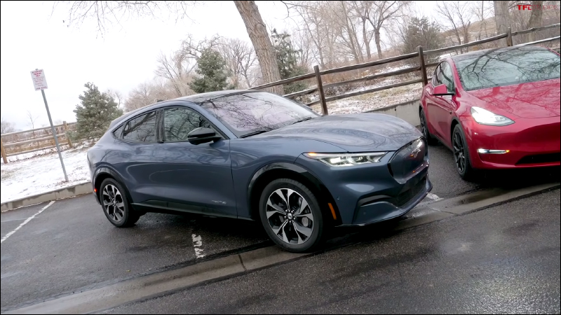 外國 YouTube 頻道評價福特純電野馬 Mustang Mach-E vs. 特斯拉 Model Y ，兩者有哪些差異？ - 電腦王阿達